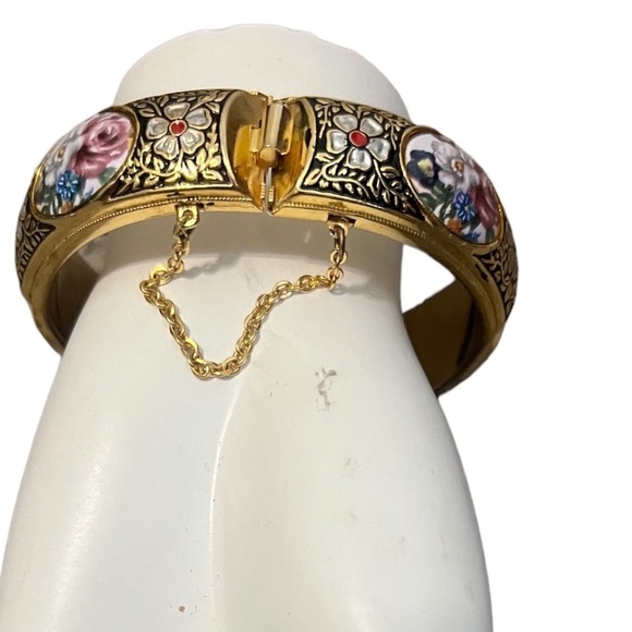 80s Floral Enamel Hinged Bangle Bracelet with a safety chain and black accents. - Picture 2 of 12